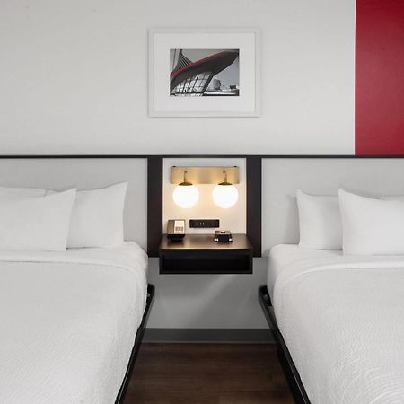 Ramada By Wyndham Milwaukee Hotel ภายนอก รูปภาพ