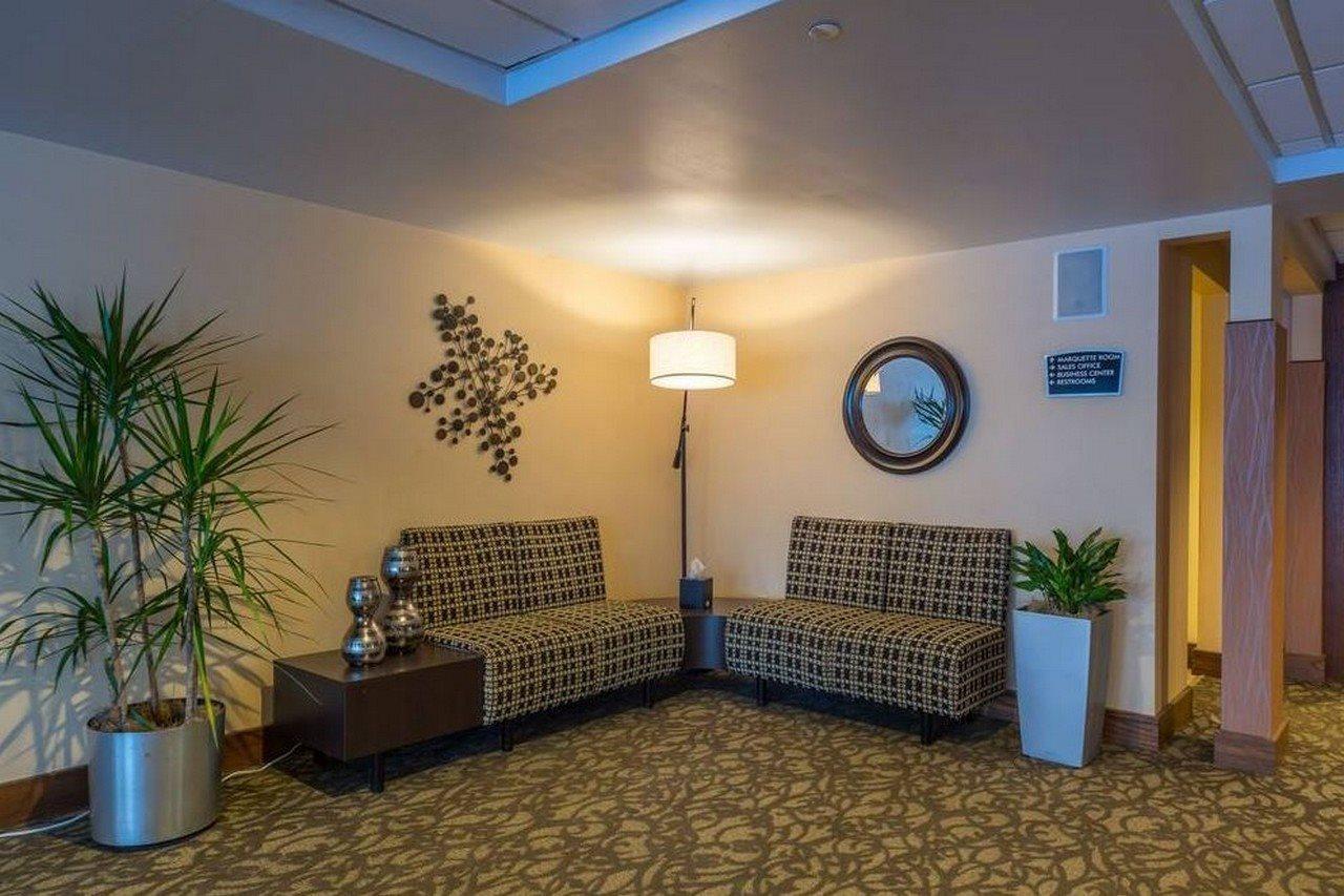 Ramada By Wyndham Milwaukee Hotel ภายนอก รูปภาพ