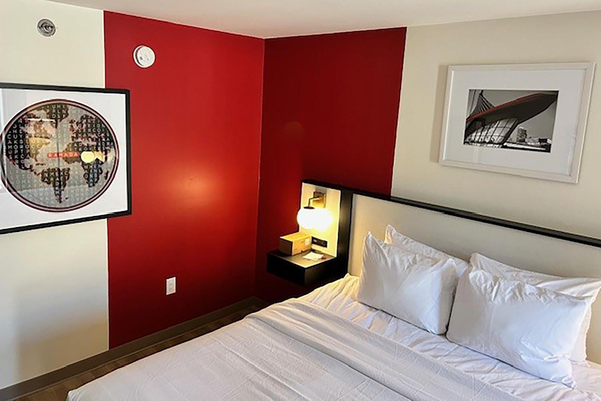 Ramada By Wyndham Milwaukee Hotel ภายนอก รูปภาพ