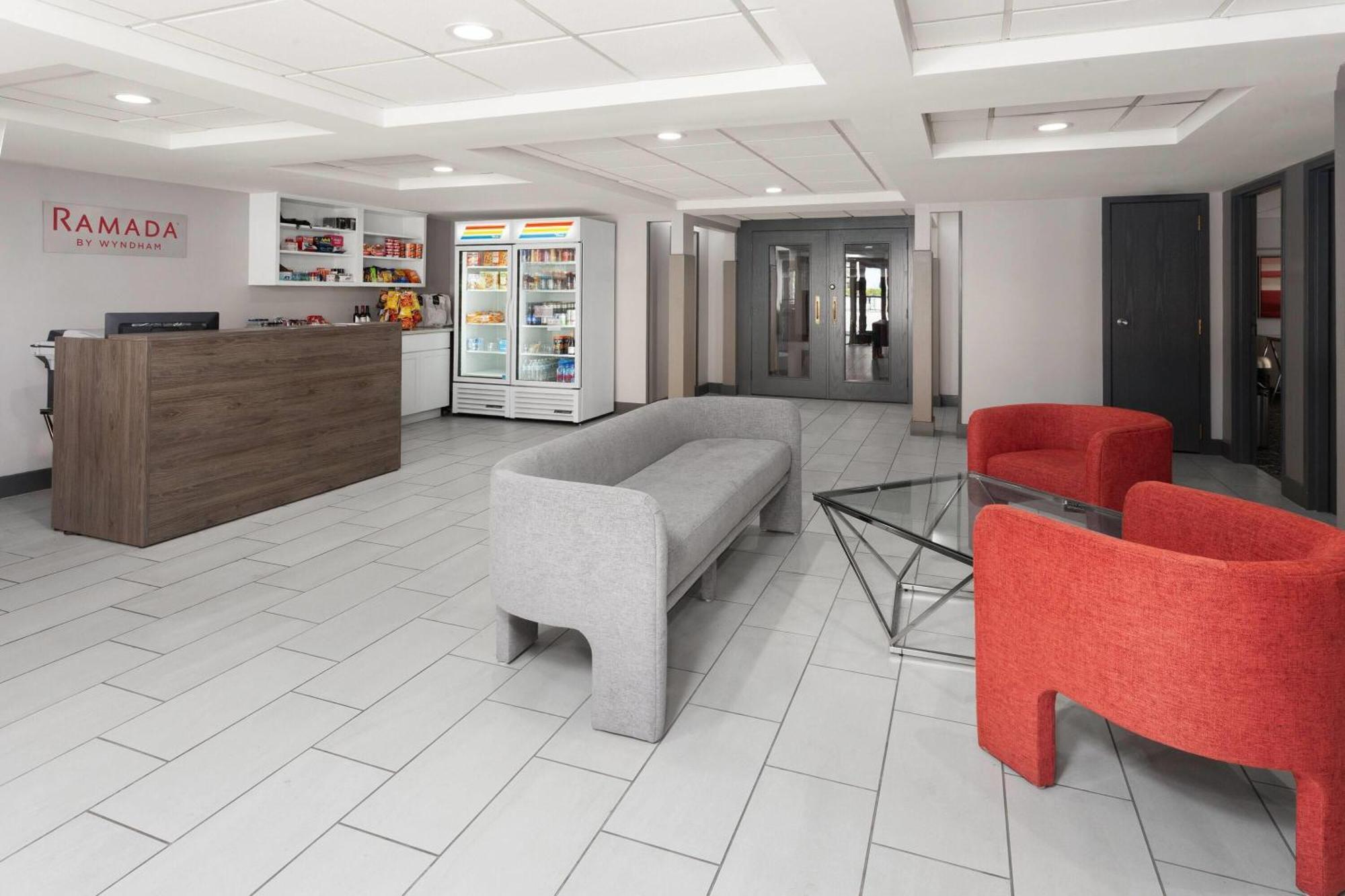 Ramada By Wyndham Milwaukee Hotel ภายนอก รูปภาพ
